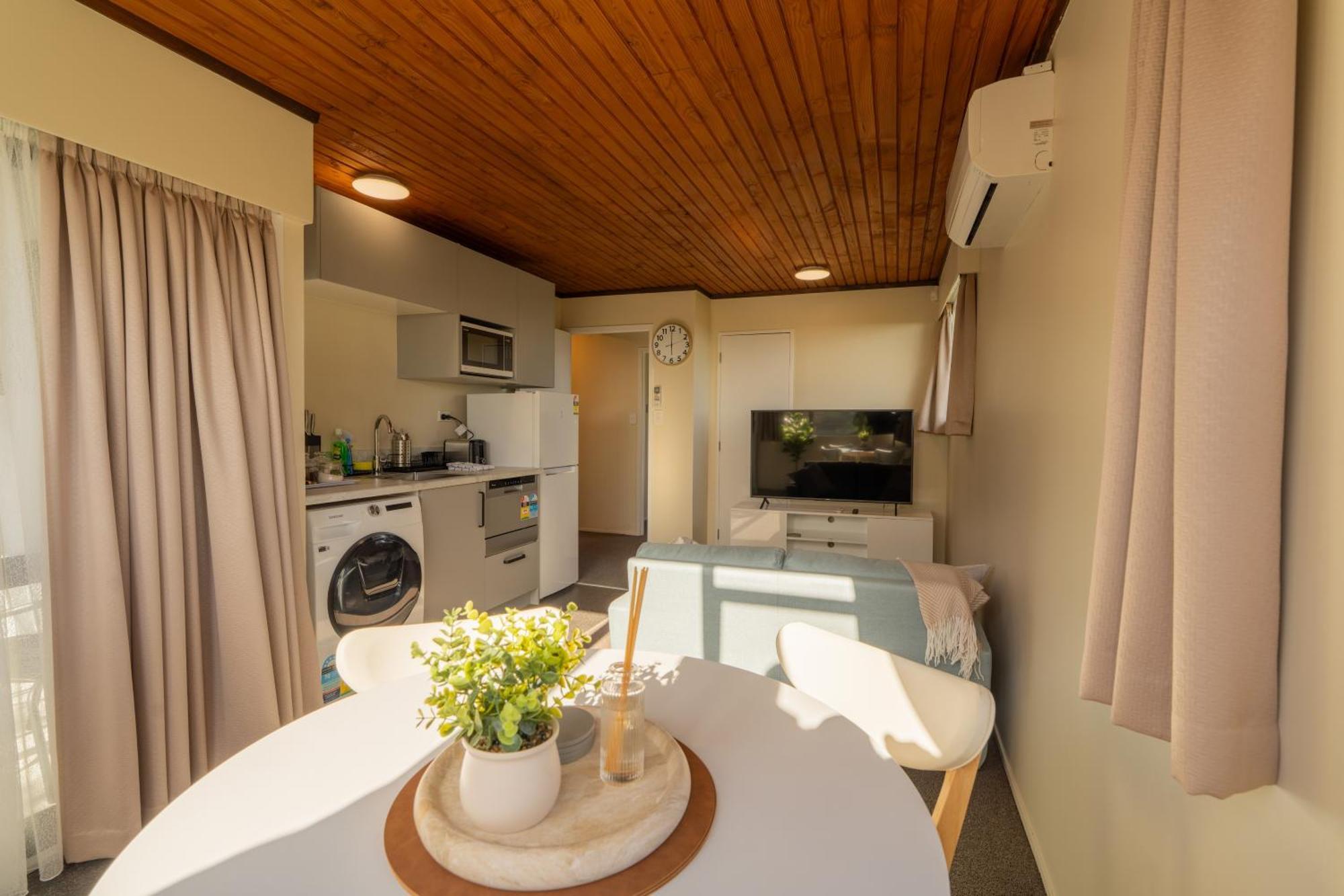 Cosy Unit With Incredible Views & Sky Tv Villa Whanganui Bagian luar foto