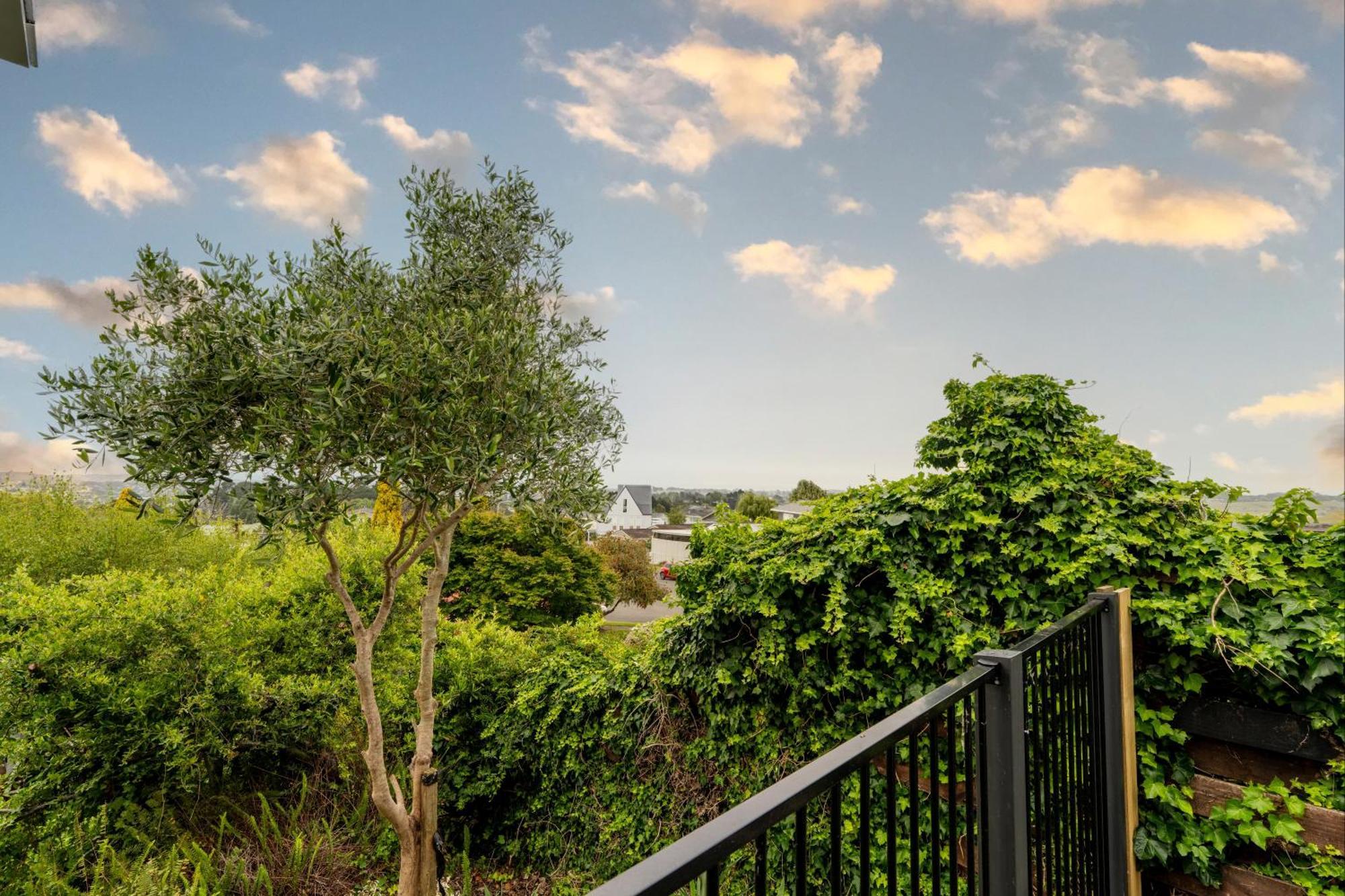 Cosy Unit With Incredible Views & Sky Tv Villa Whanganui Bagian luar foto